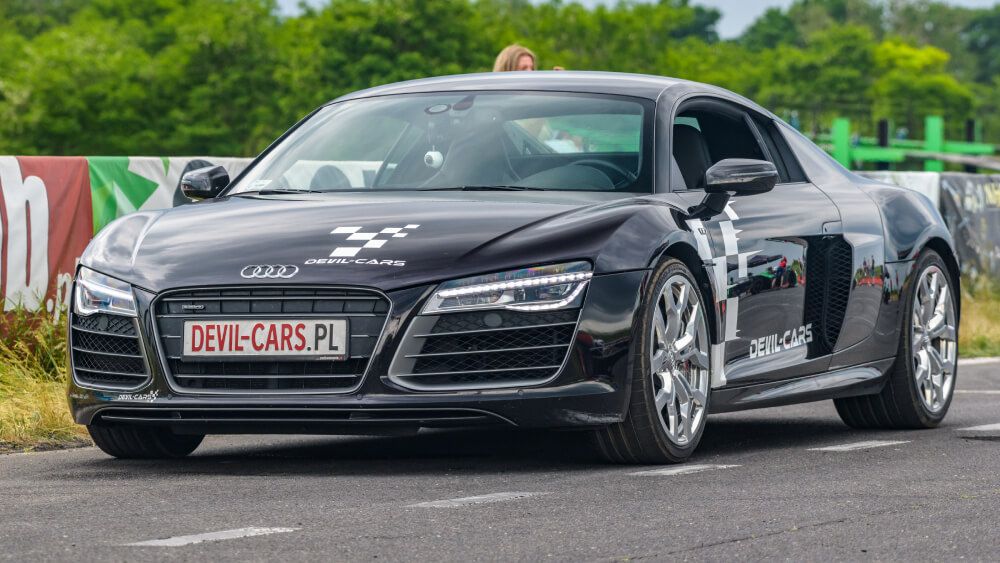 Vocher przejazd audi r8 jako kierowca