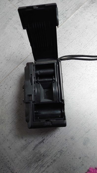 stary aparat fotograficzny SUNPET 35mm Focus Free na kliszę PRL