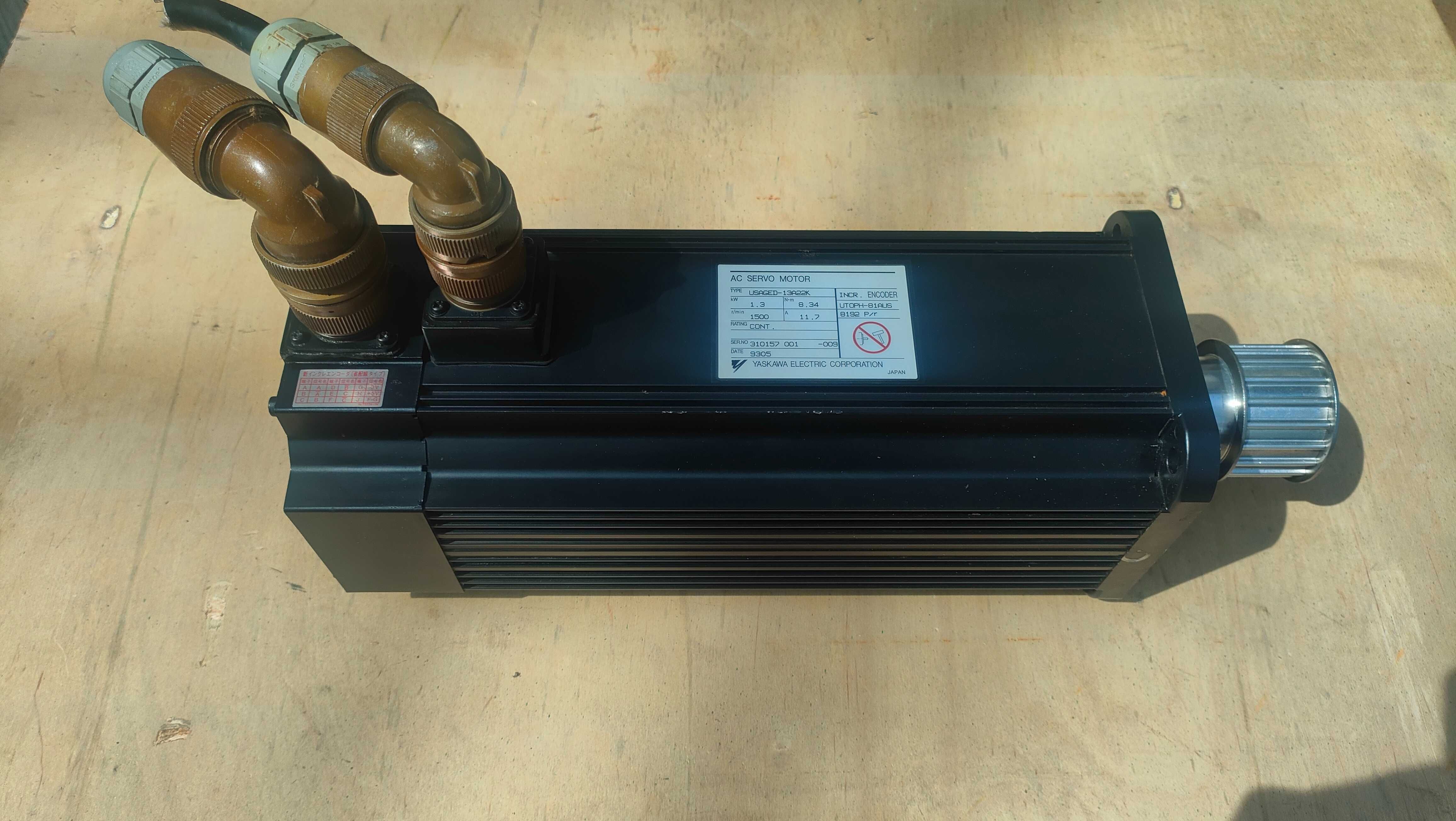 Servomotor USAGED-13A22K 1,3KW 1500/MIN 7.6A