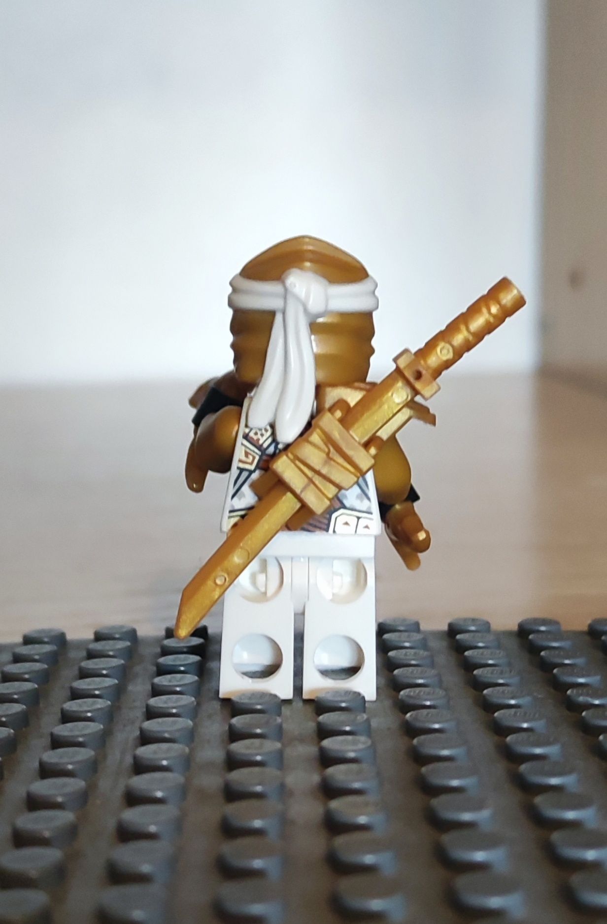 Figurka LEGO Ninjago Złoty Zane njo760 + broń