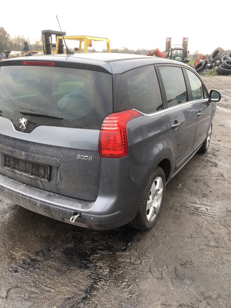 Peugeot 5008 uszkodzony