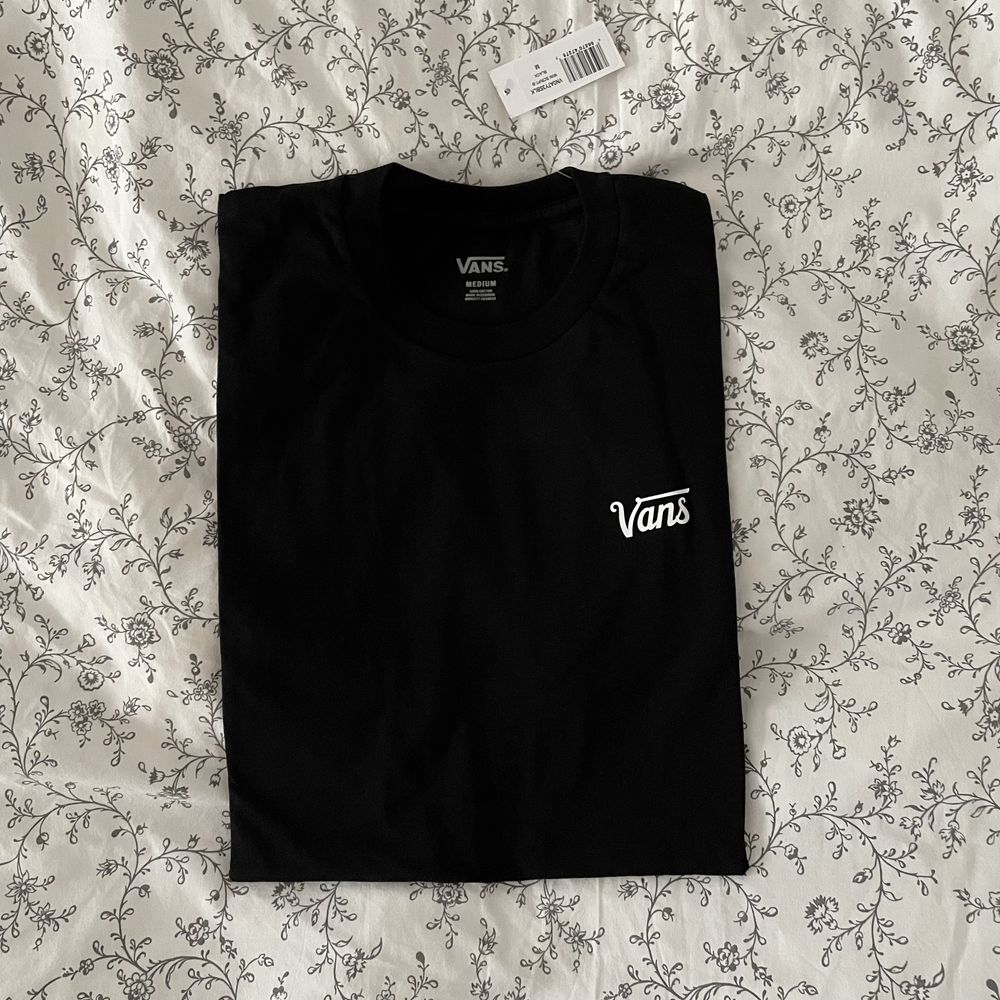 Czarna koszulka z małym logo Vans rozmiar M