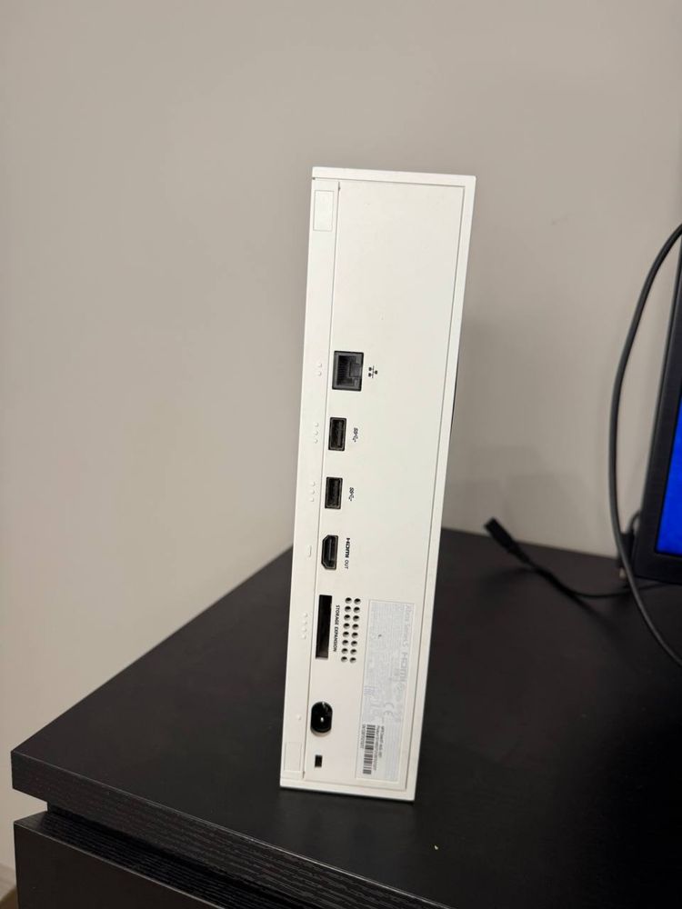 Продам Xbox Series S