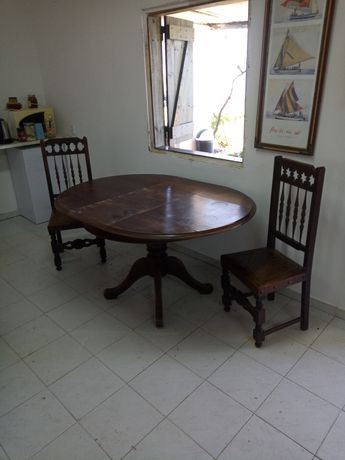 Mesa de jantar com 4 cadeiras