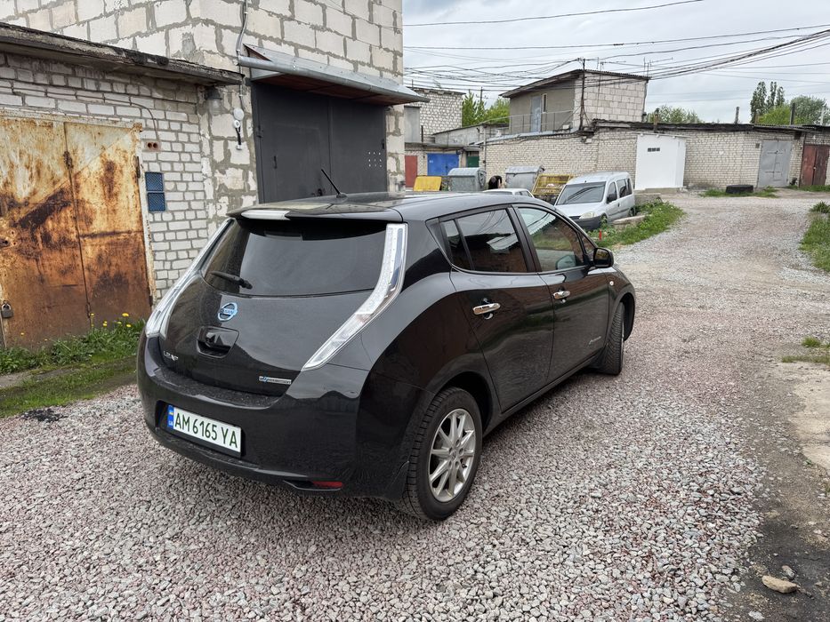 Оренда Nissan leaf 2014 року