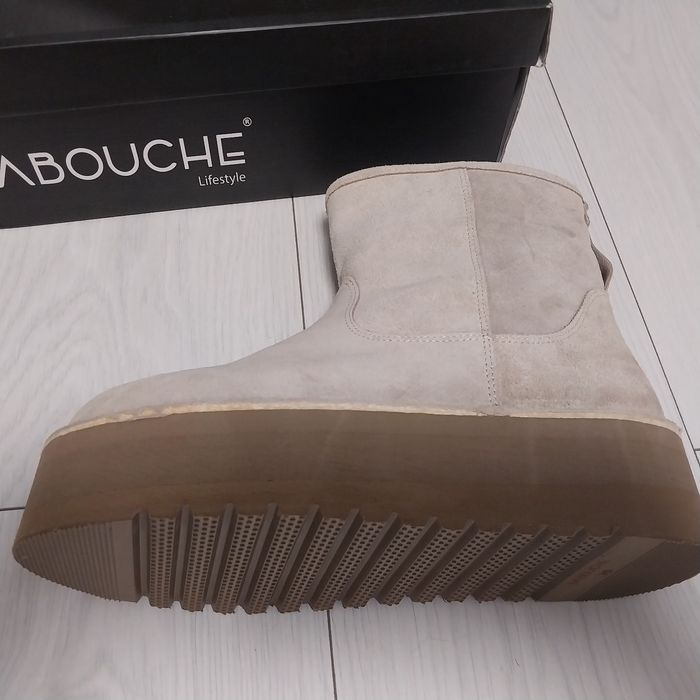 Продам Уггі натуральні нові!