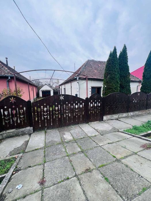 Продаж будинку в с .Яноші при центральній дорозі ( 5 км від Берегово )