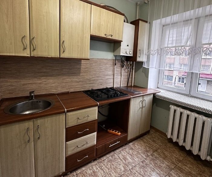 1к, центр міста, вільна