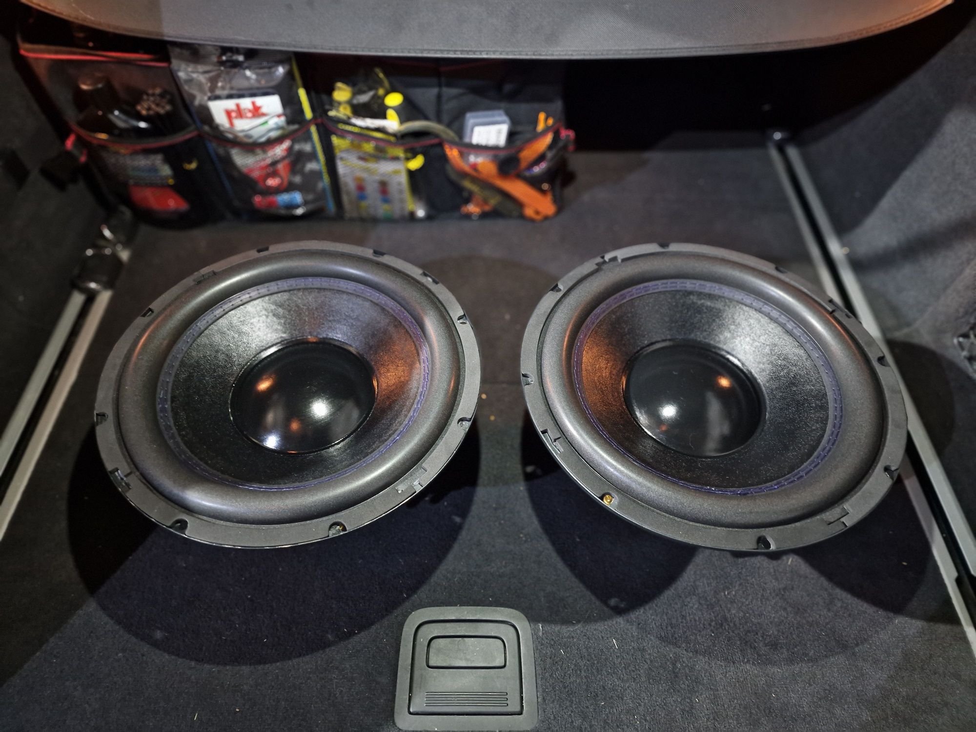 Skrzynia basowa subwoofer tuba 2x Głośnik 30 cm Hifonics ZSPL12D2