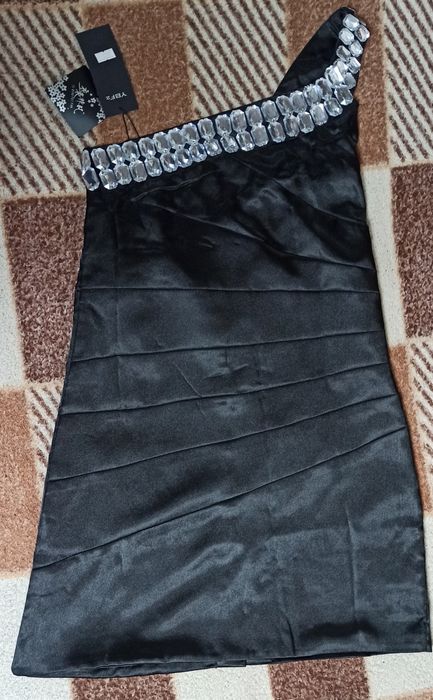 Строгий черный сарафан