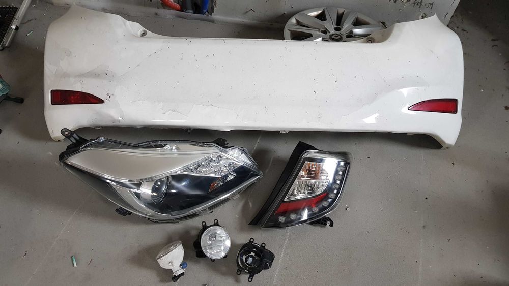 Yaris III 3 lampa prawa led przód tył