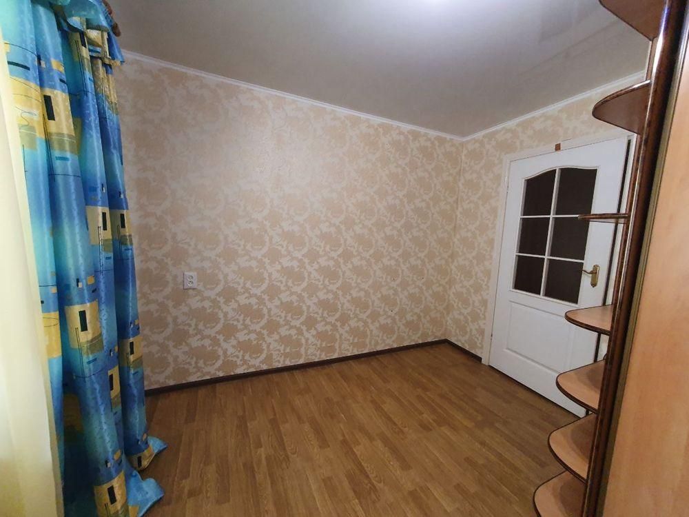 Продається трьохкімнатна квартира в районі Південно-Захід.