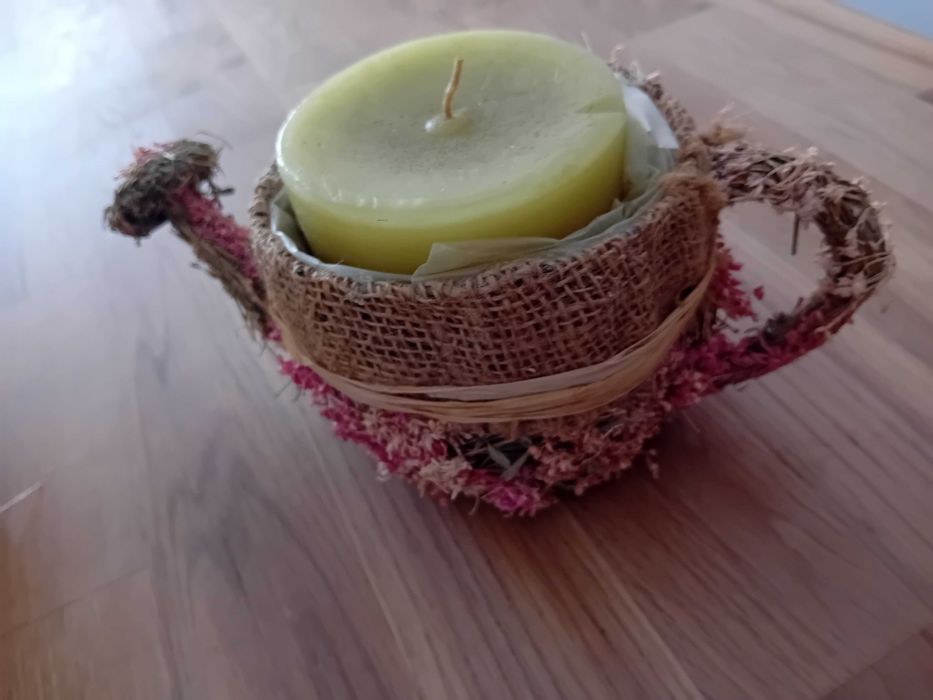 Conjunto artesanal decorativo – cesta e bule com vela