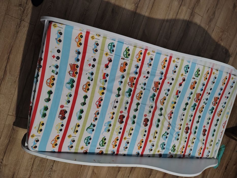 Łóżko w kształcie samochodu