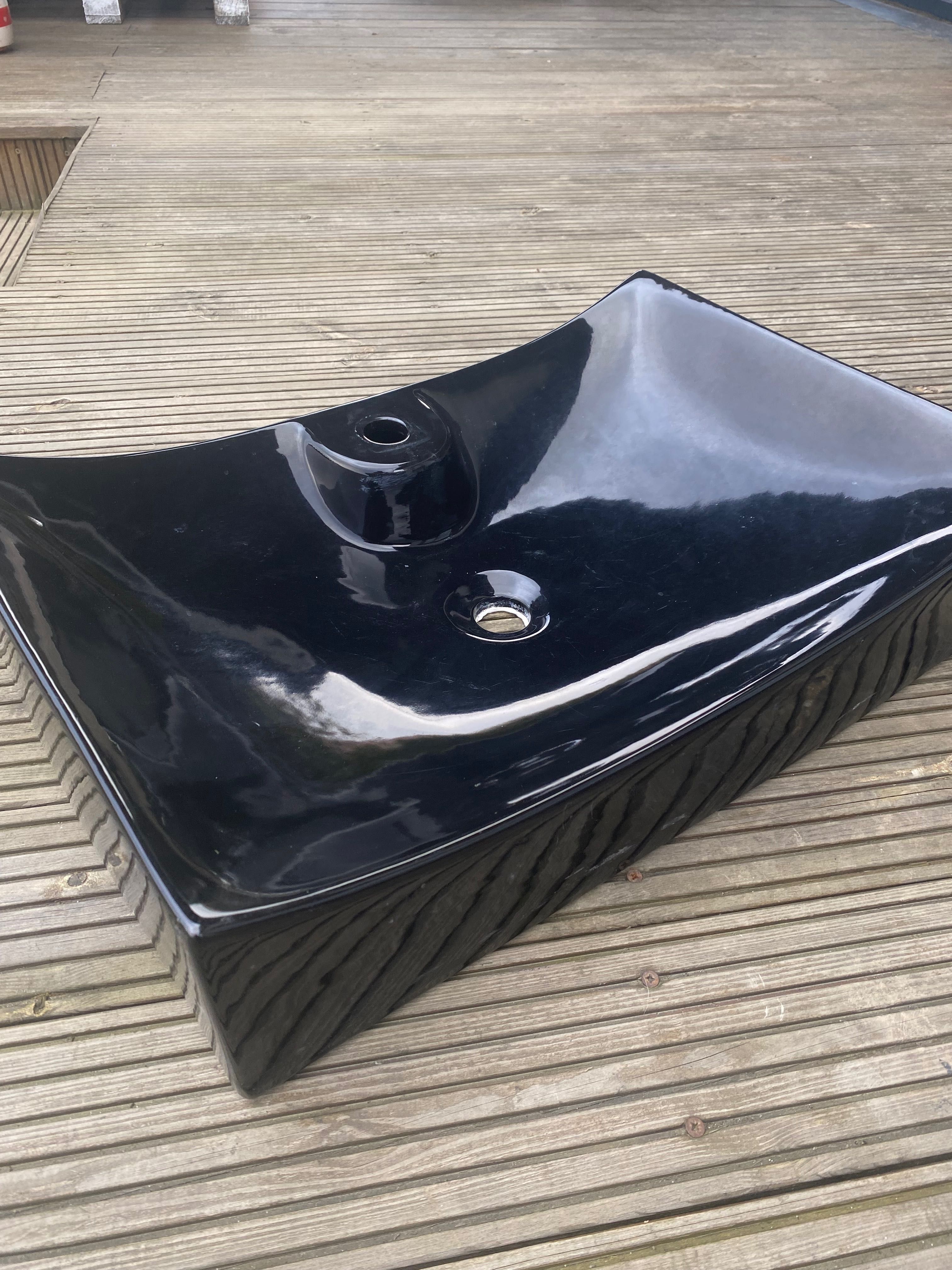 Umywalka ceramiczna łazienkowa czarna