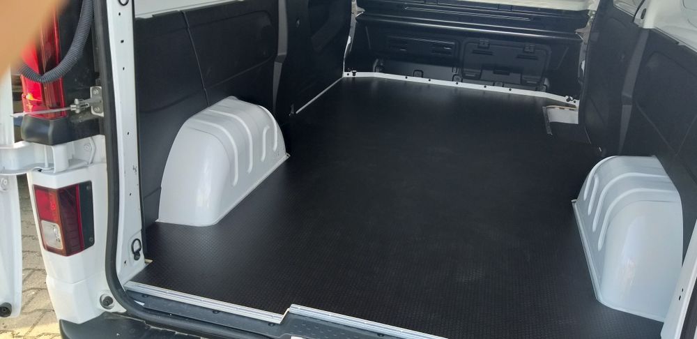 Podłoga Vivaro Traffic, sklejka antypoślizgowa w jednym elemencie