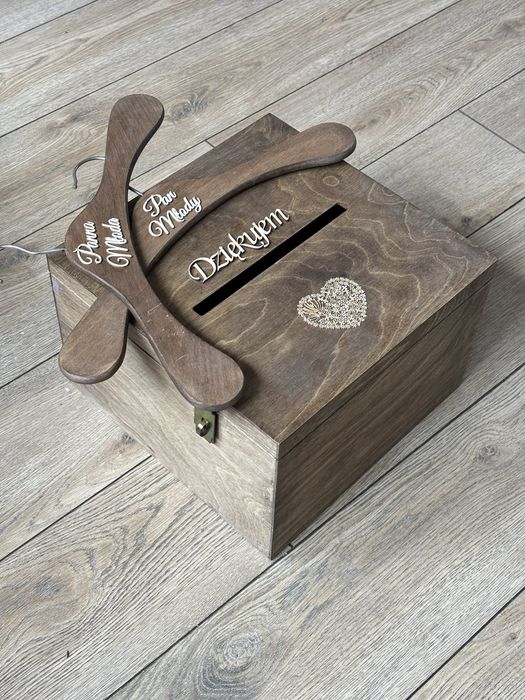 Skrzynka ślubna na koperty + dwa wieszaki