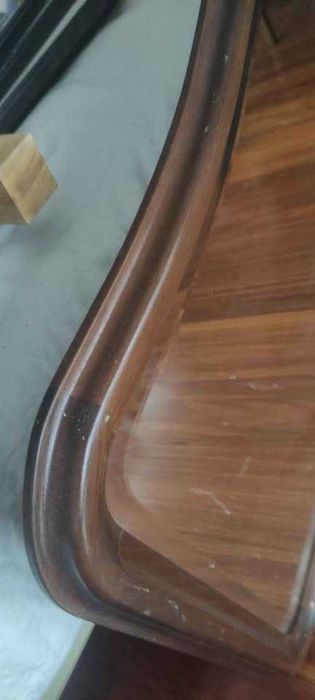 Espelho com moldura em madeira