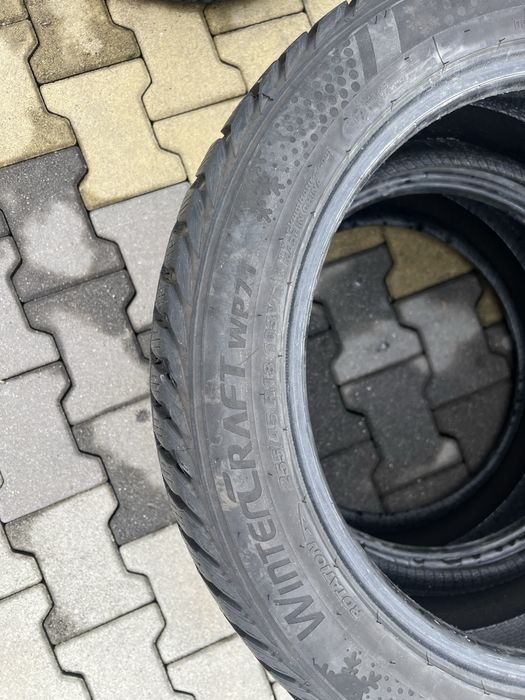 255/45/18 шини стан нових