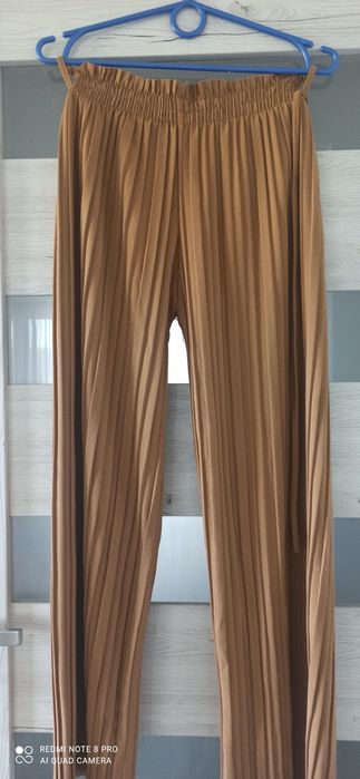 Spodnie plisowane
