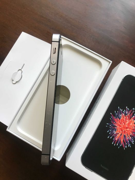 iPhone SE Black  32 GB (2016)