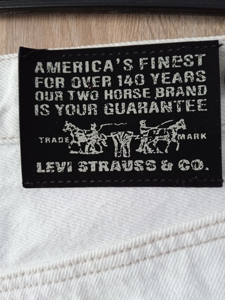 Białe spodnie jeansowe Levi's 881 Fit Guide W 31 L 32