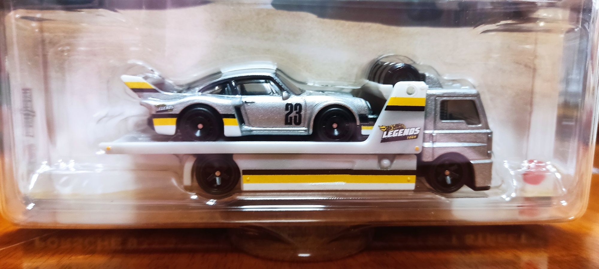 Hot Wheels Team Transport Porsche 934.5 FS