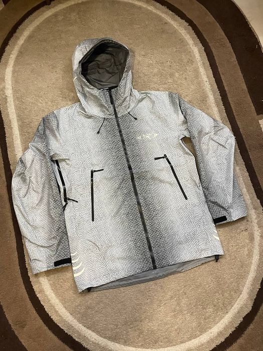 ARCTERYX вітровка