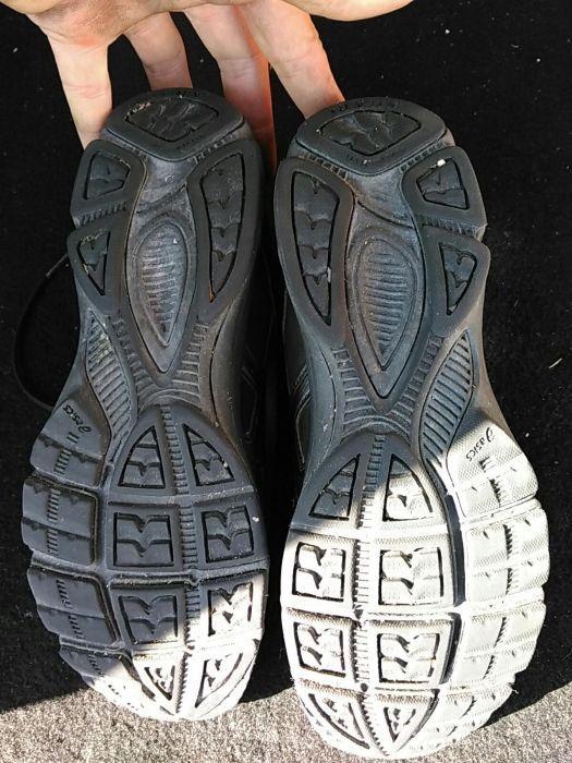 Sportowe buty damskie marki ASICS w rozmiarze 39,5 czarne 25cm czarny