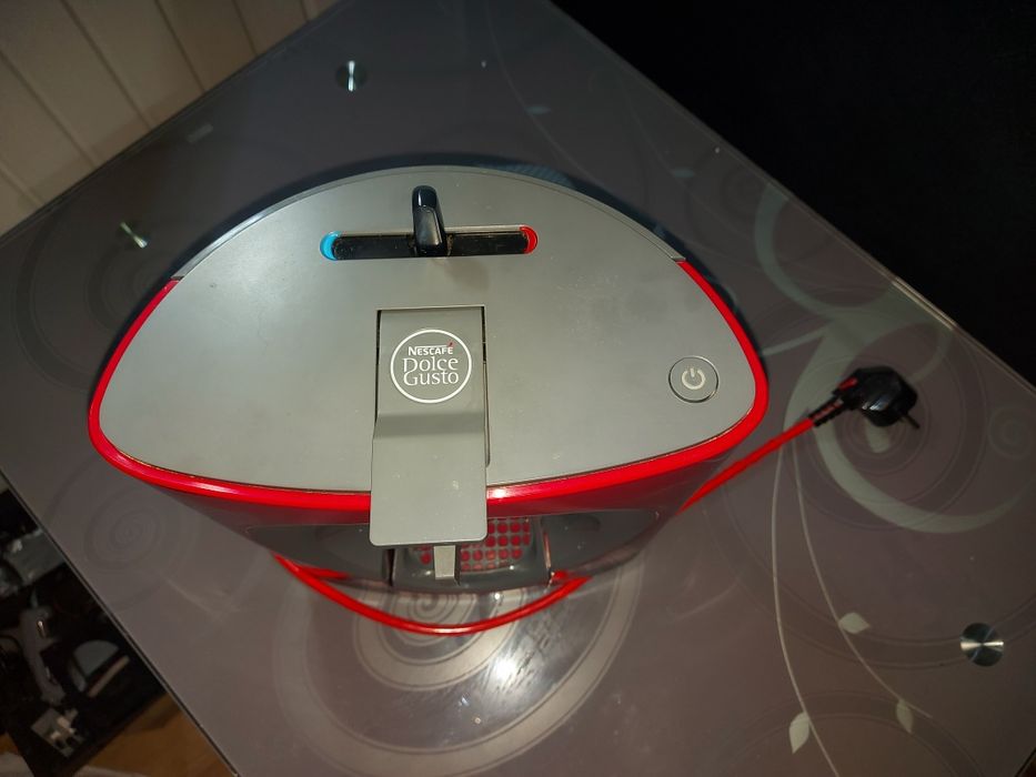 Ekspres do kawy kapsułowy Nescsfe Dolce Gusto