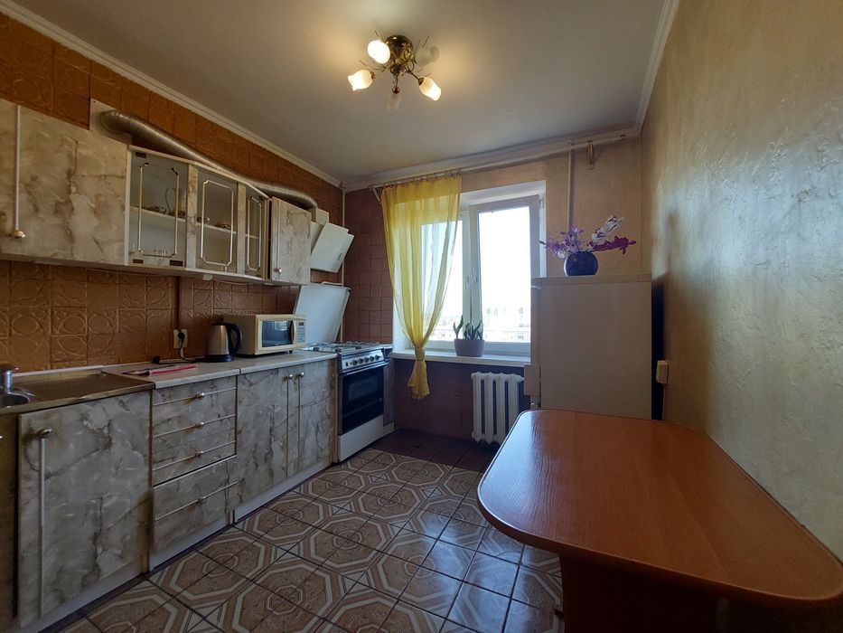 Бюджетна квартира в районі готелю Лучеськ( Відродження)