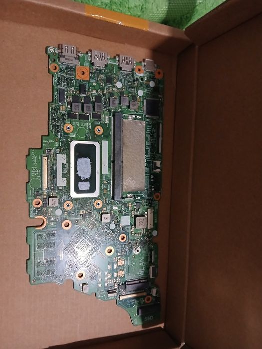 Материнська плата Deĺl Vostro 5490