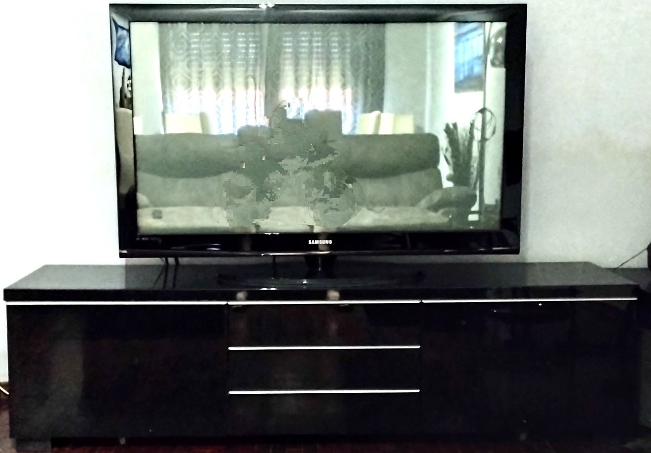 TV com ecrã de 50 polegadas