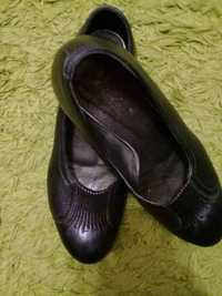 Туфли женские кожаные на невысоком каблуке