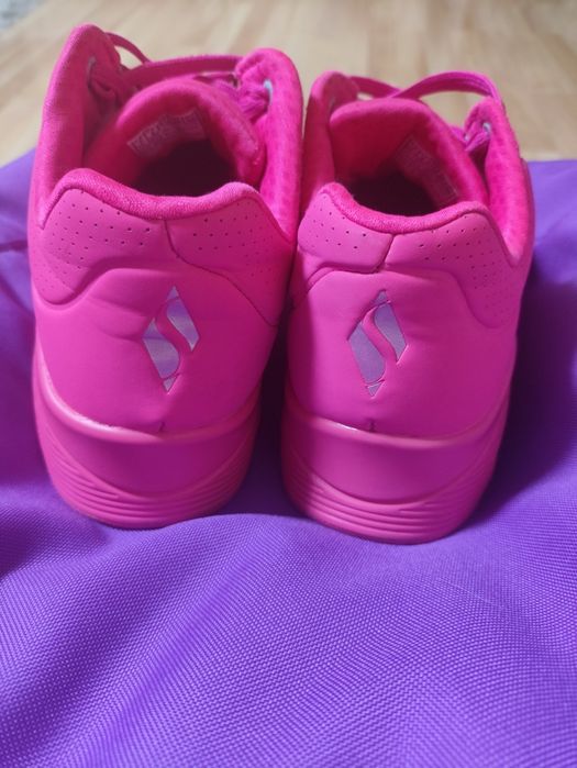 Кросівки фуксія skechers р.37