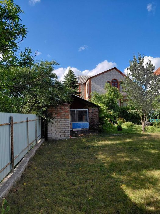 Капітальний будинок з приватизованою земельною ділянкою 10 соток!