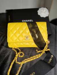 Mala amarela Chanel