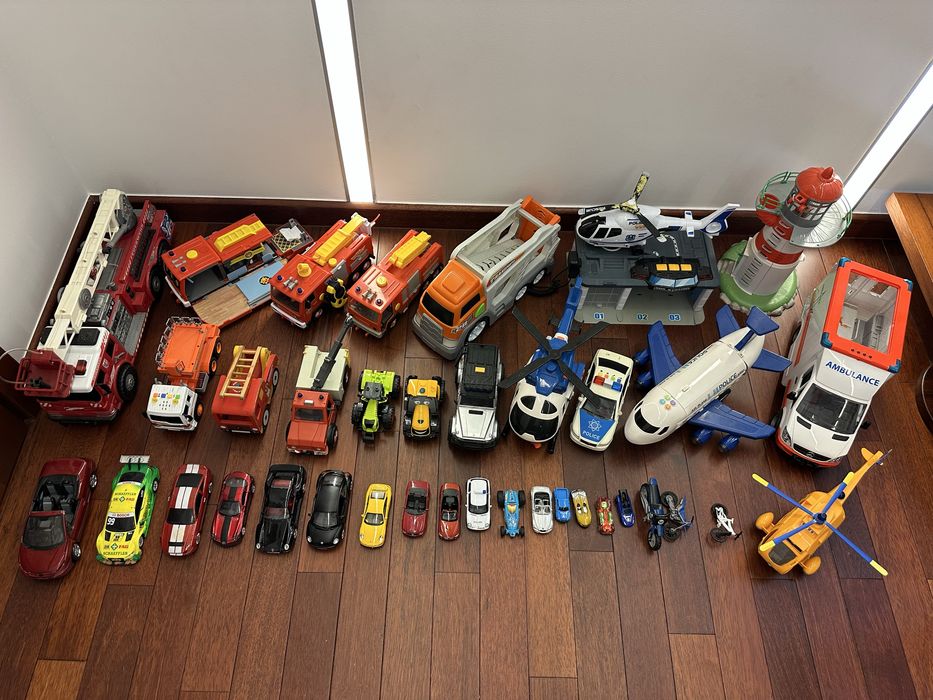 Zabawki - samochody, wozy strażackie, policja, karetka itp OKAZJA