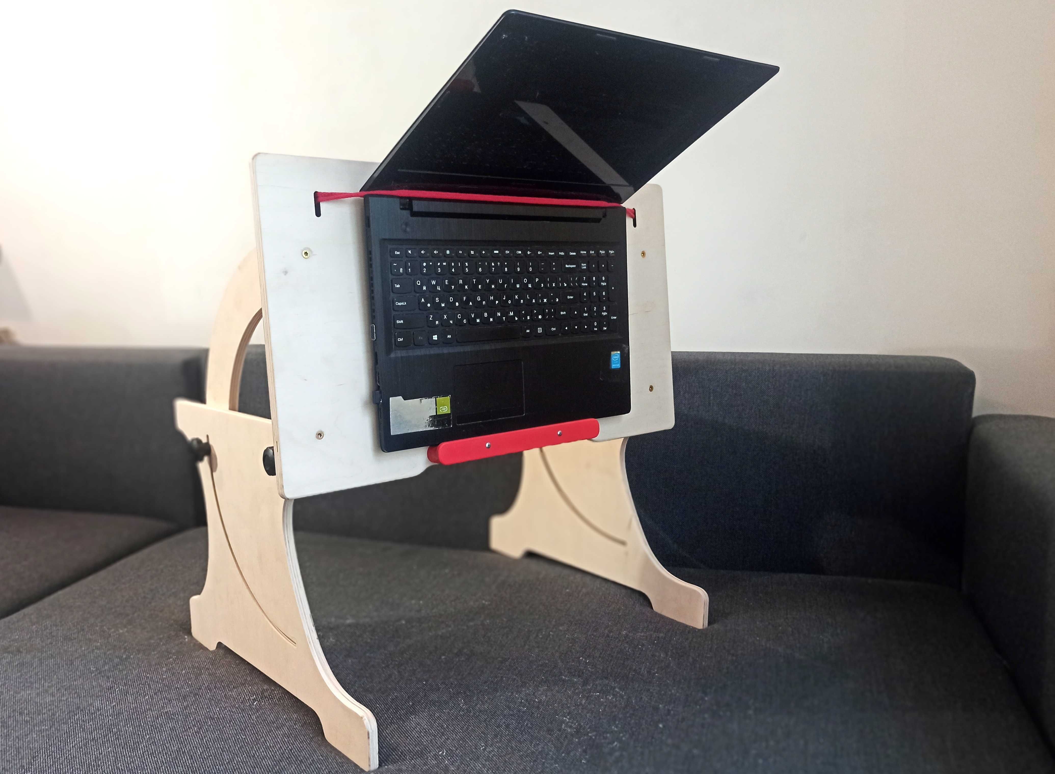 Chcesz korzystać z laptopa leżąco ? Stolik dla laptopa do łóżka