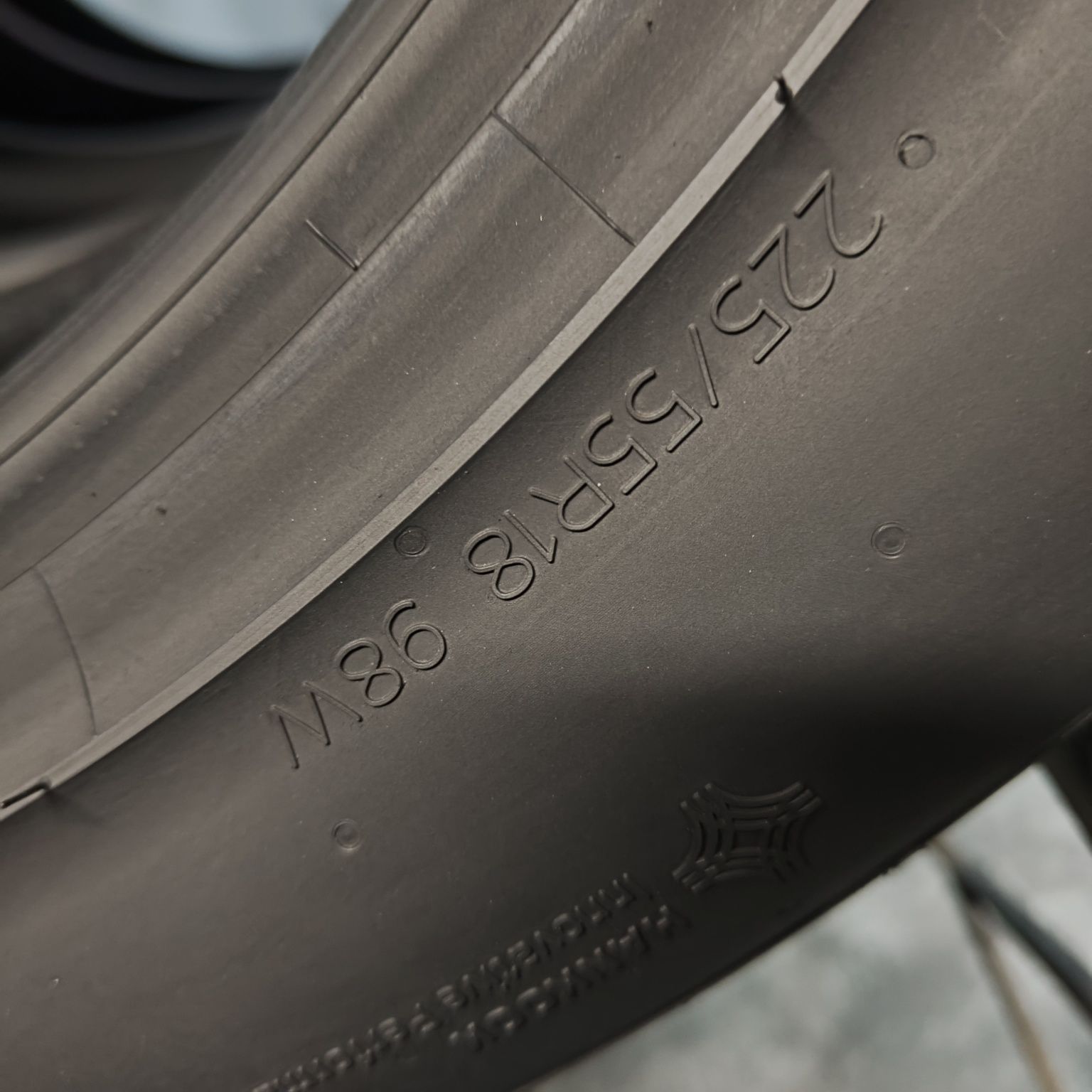 225/55/18 Sprzedam komplet opon letnich Hankook