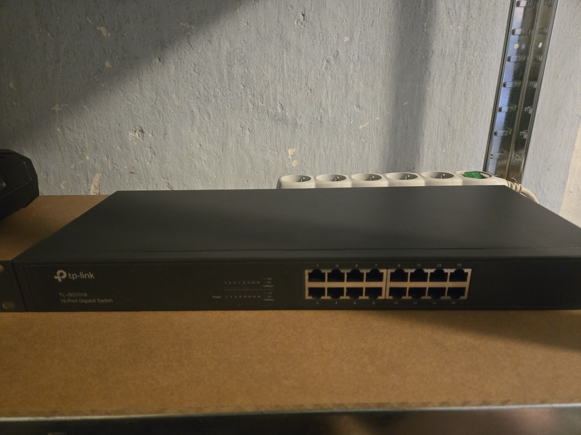 Switch tp-link TL-SG1016 16-portowy