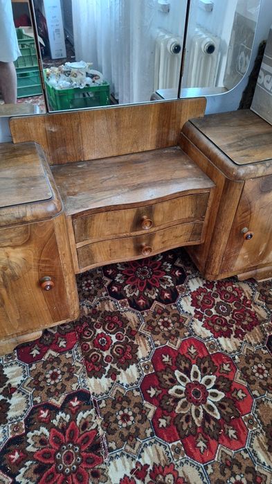 Toaletka drewniana z skladanymi lustrami  120x55x167H