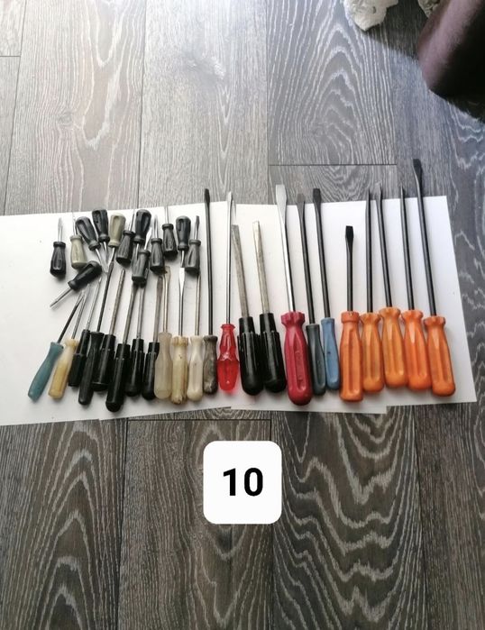 Ручной инструмент, Плоскогубцы, отвёртки, ножницы по металлу, биты.