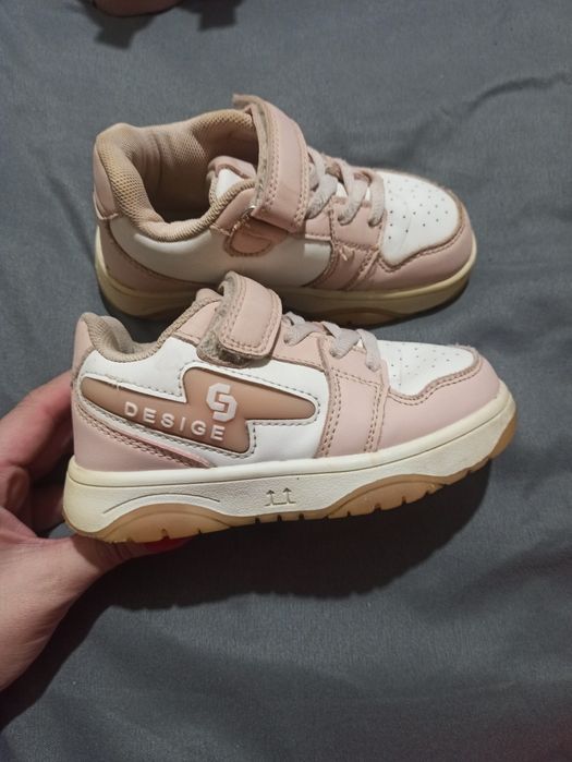 Кросовки для девочки 27р