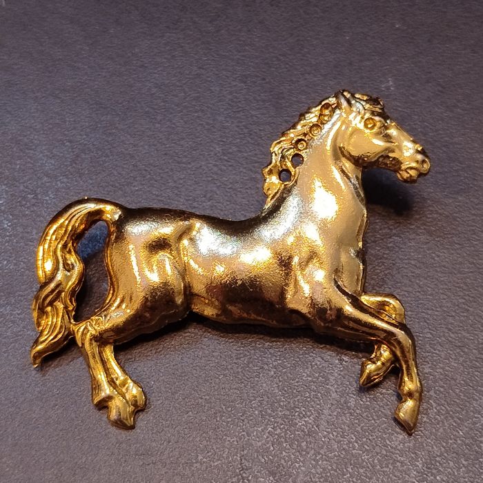 Broszka koń duża złocona