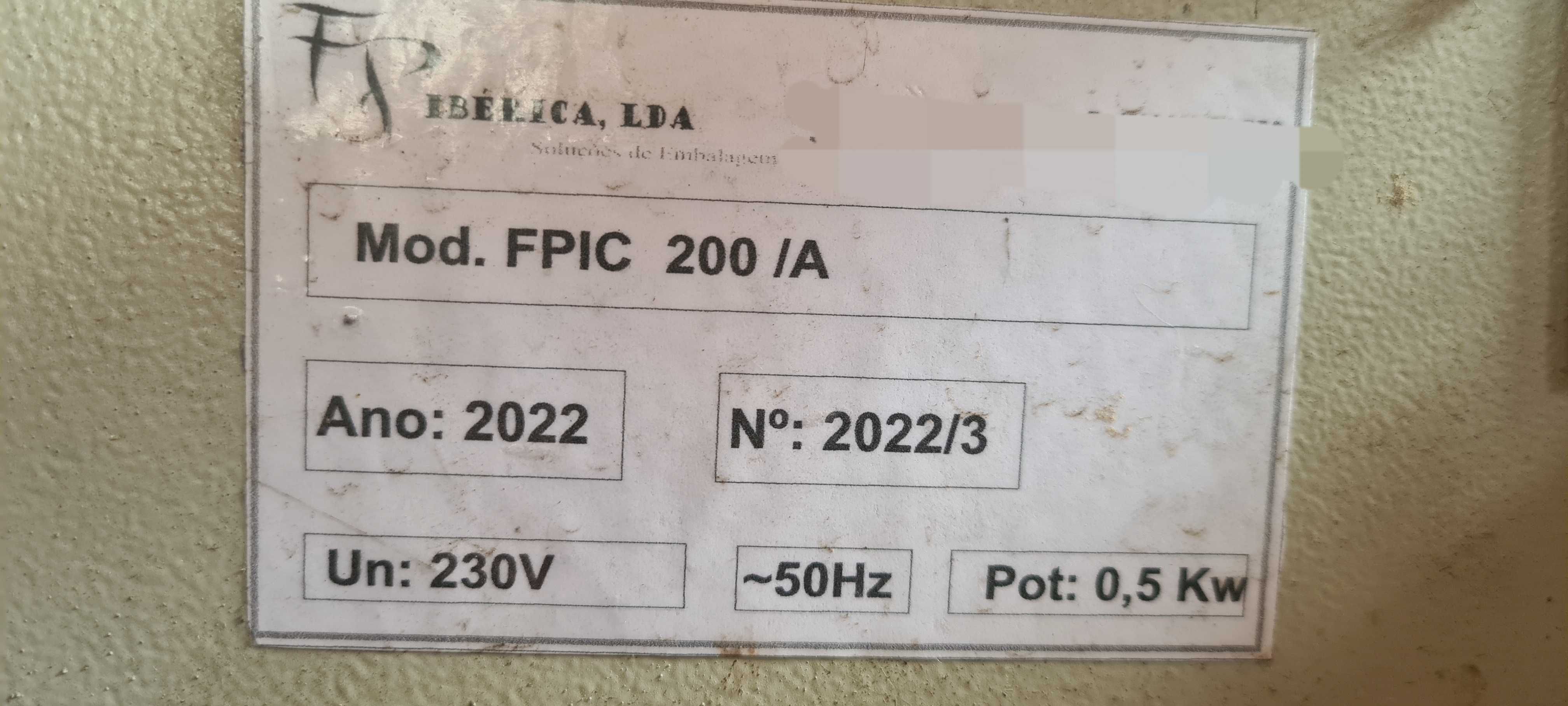 Maquina para fechar caixas de cartolina com cola a quente