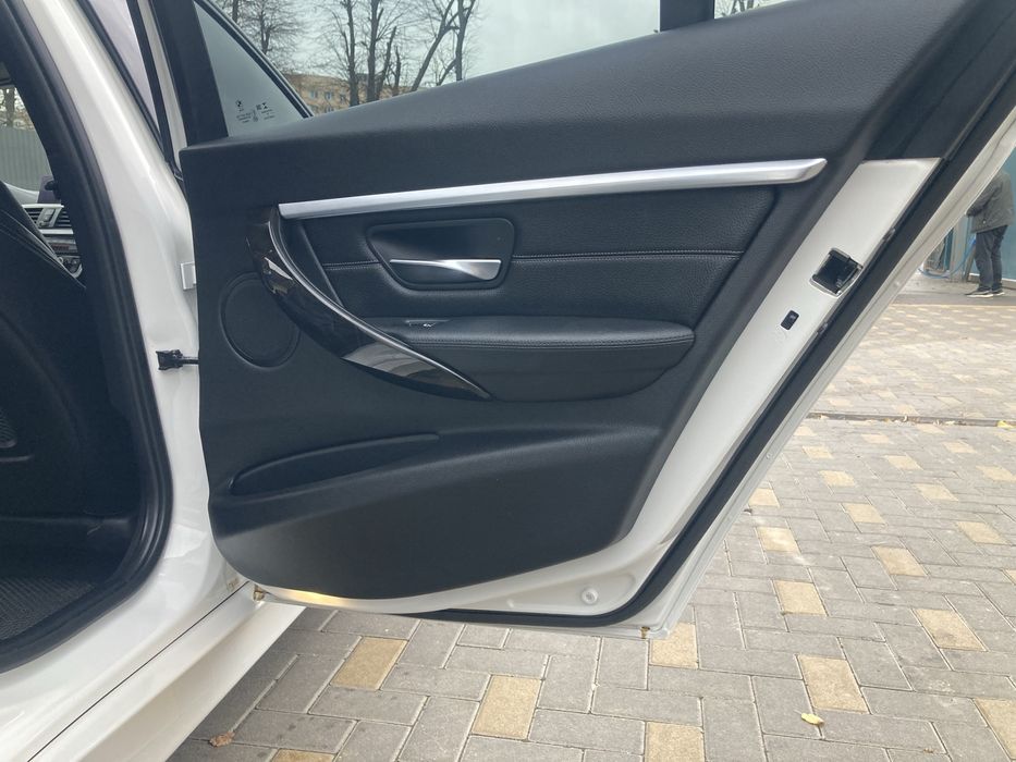 BMW 330E плагін гібрид