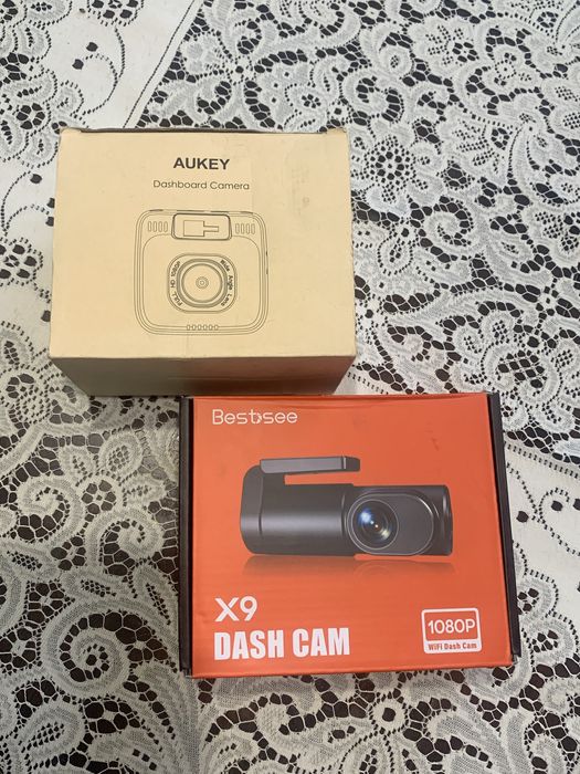 Відеореєстратори AUKEY DR01 та Bestsee X9