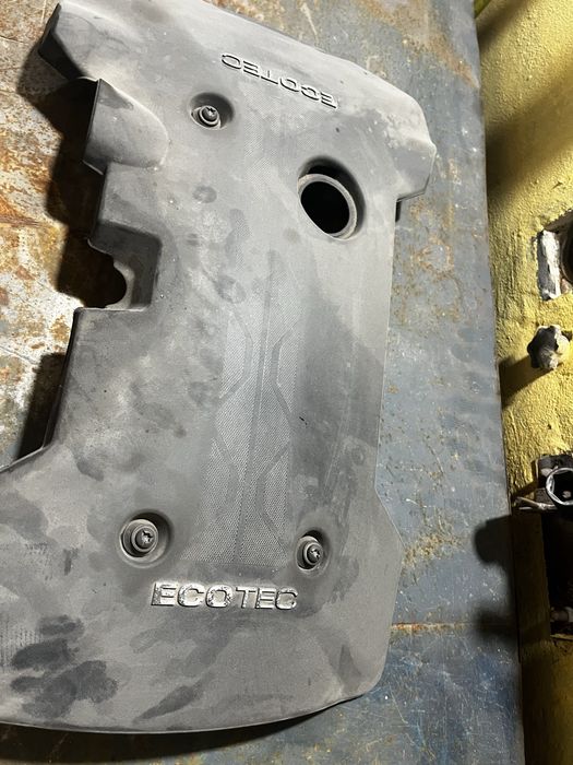 Декоративна кришка на двигун Buick Regal 2015