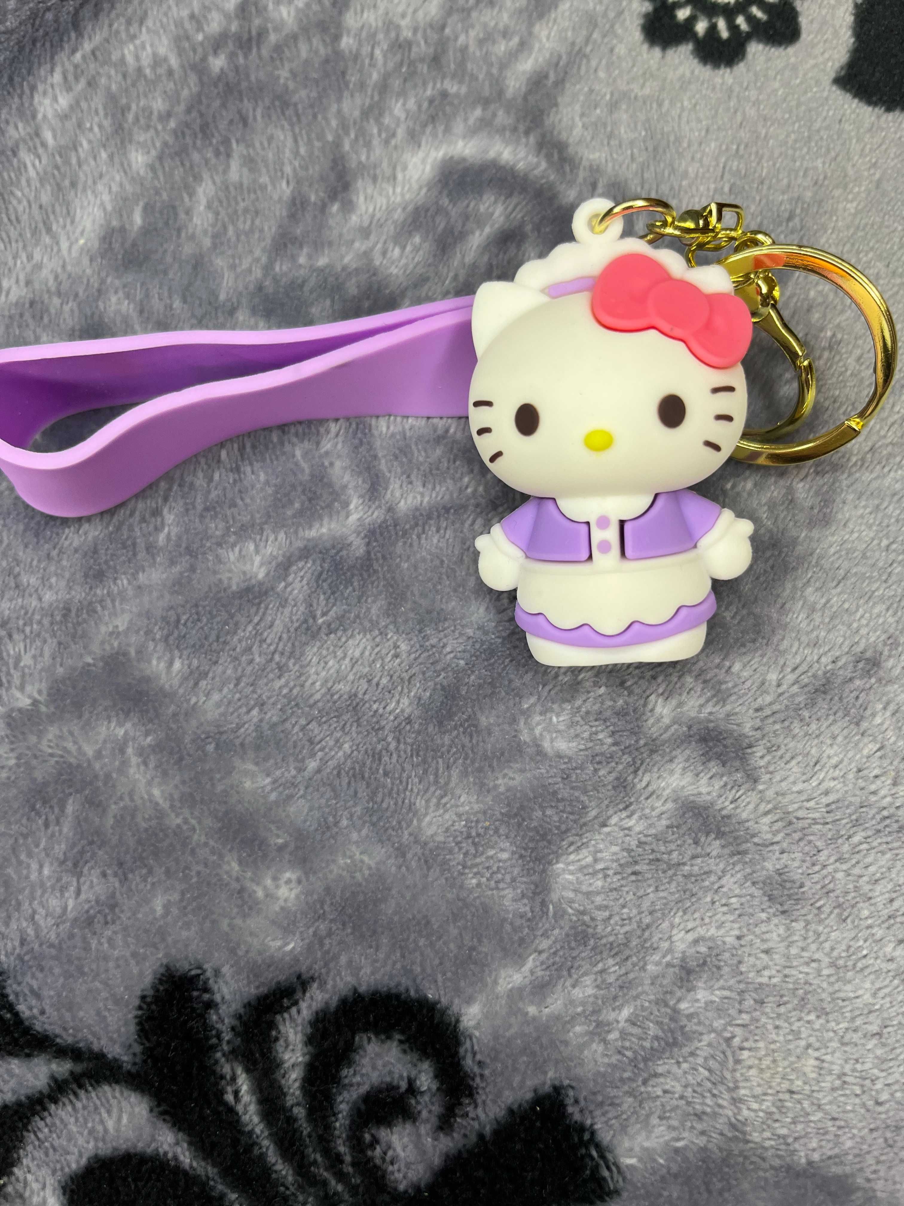 Breloczek Hello Kitty w fioletowym stroju pokojówki